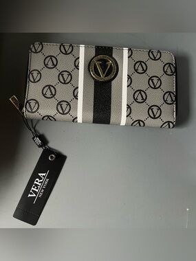 NWT Vera New York "Vera Signature" Zip-Around Wallet